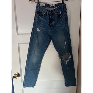 Super cute Levi’s. Wedgie style. Good condition. Size 25. Early worn.